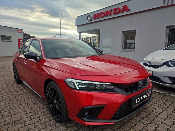 Honda Civic 2.0 e:HEV SPORT RED SKLADEM