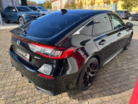 Honda Civic 2.0e:HEV Advance Black SKLADEM