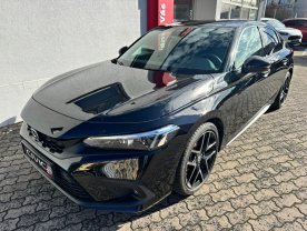 Honda Civic 2.0e:HEV Advance Black SKLADEM