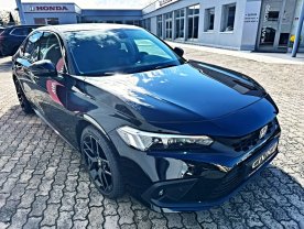 Honda Civic 2.0e:HEV Advance Black SKLADEM