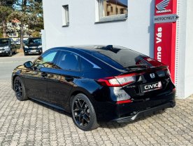 Honda Civic 2.0e:HEV Advance Black SKLADEM