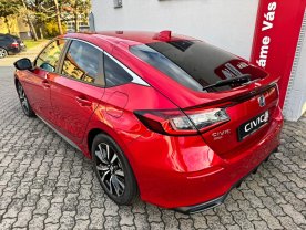 Honda Civic 2.0e:HEV Elegance SKLADEM
