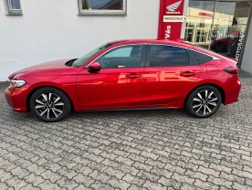 Honda Civic 2.0e:HEV Elegance SKLADEM