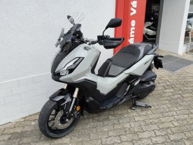 Honda ADV 350 1