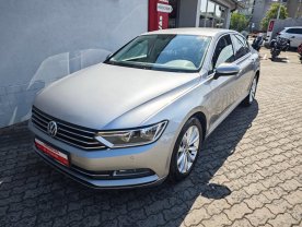 Volkswagen Passat 2.0 TDi Highline ACC Manuál