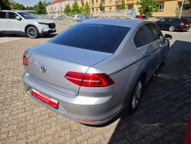 Volkswagen Passat 2.0 TDi Highline ACC Manuál